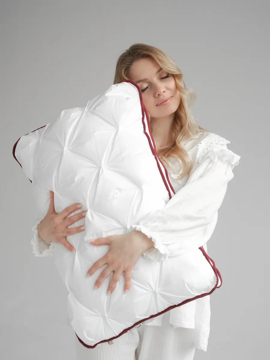 Подушка "DeLux 3D" под стандарт наволочки 50х70