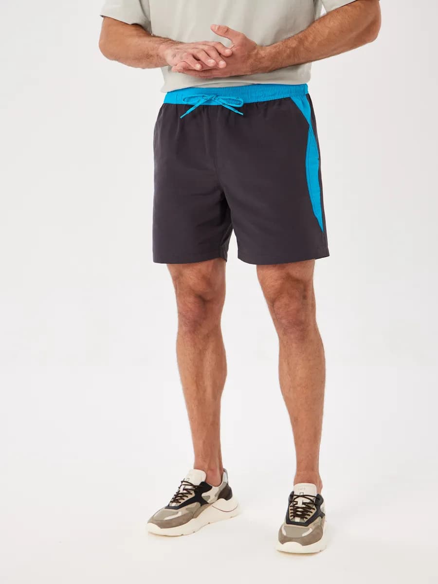 Шорты выше колена