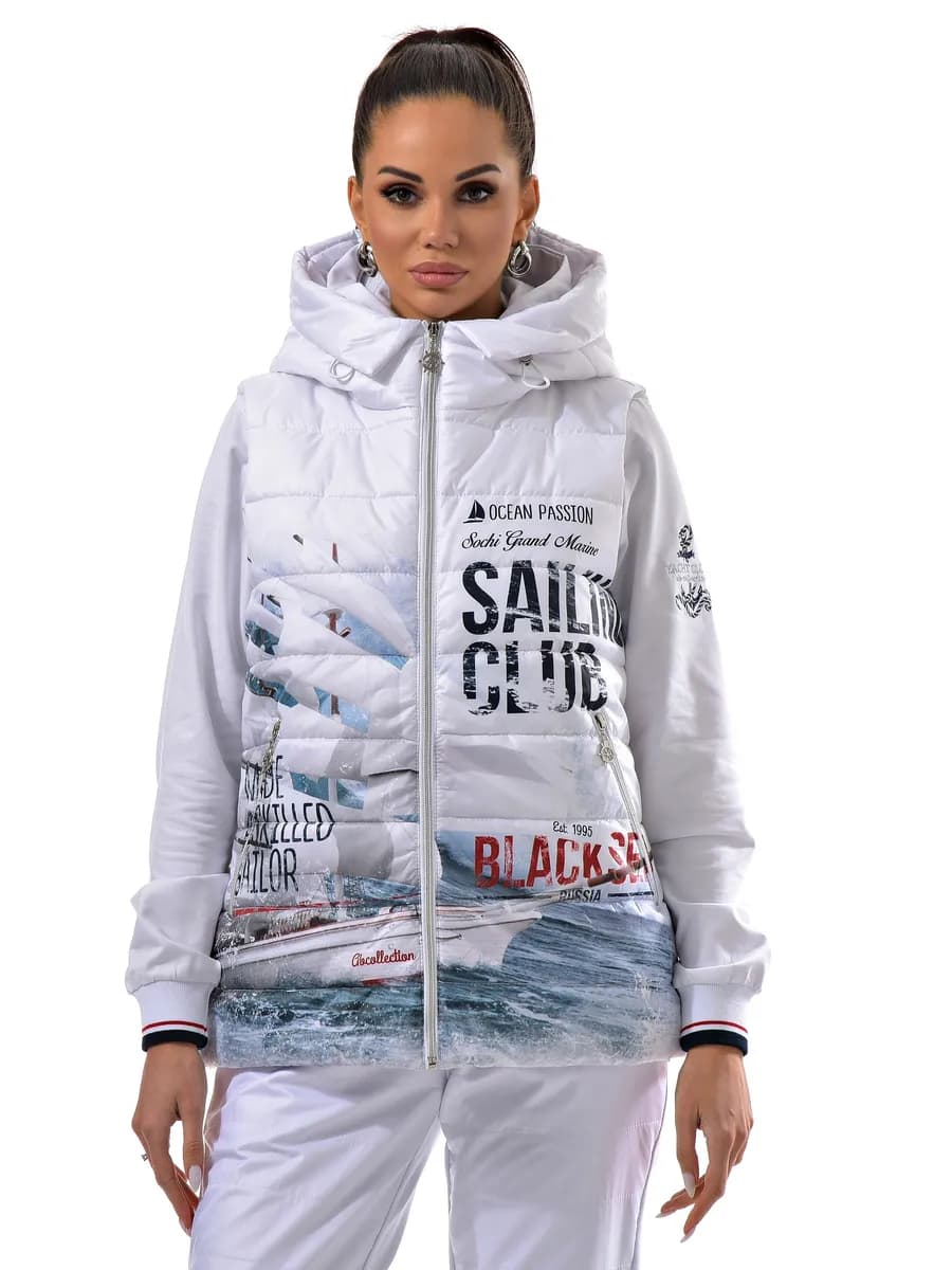 Жилет с капюшоном на весну