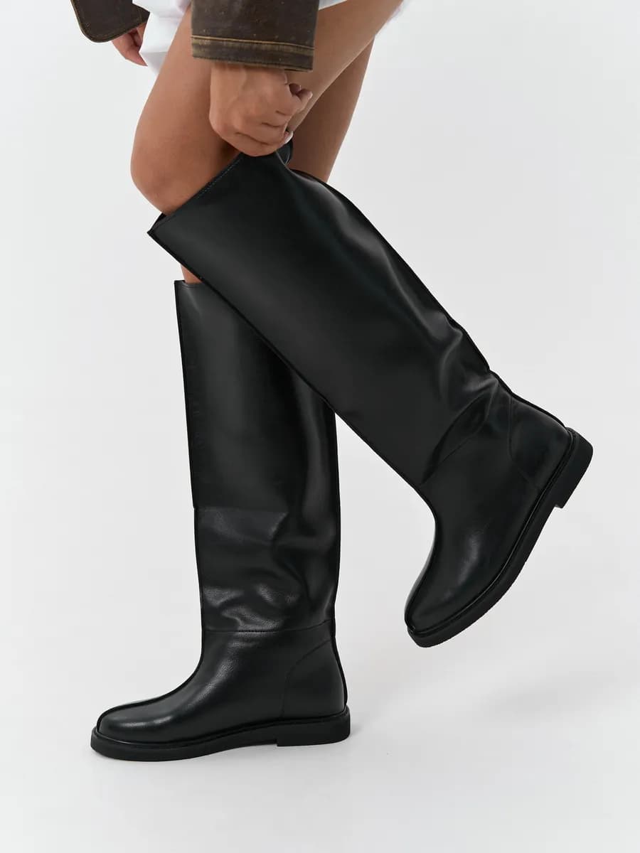 Высокие сапоги трубы с широким голенищем - фото 1