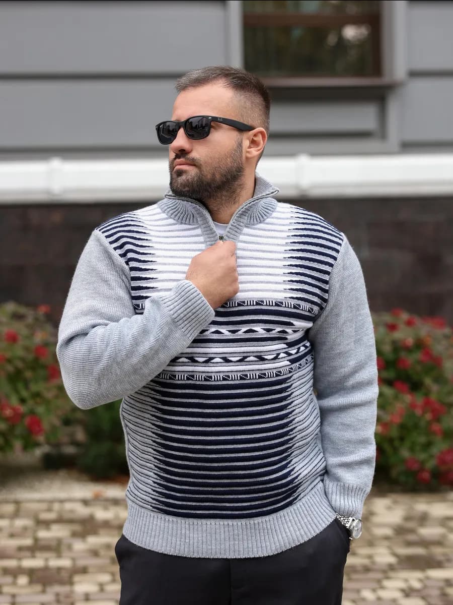 Свитер вязаный полузамок