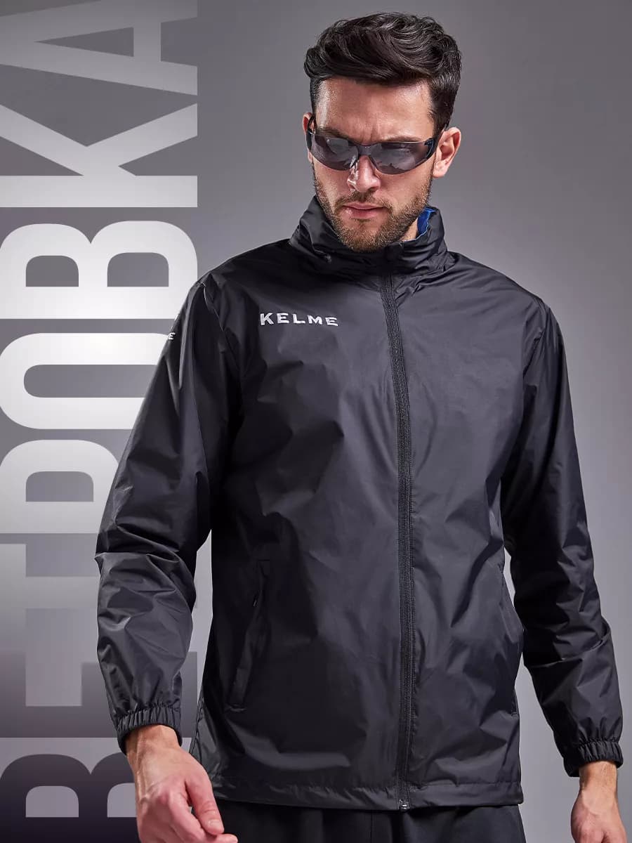 Ветровка спортивная с капюшоном