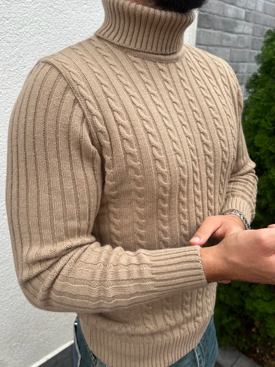 Свитер с горлом теплый вязаный