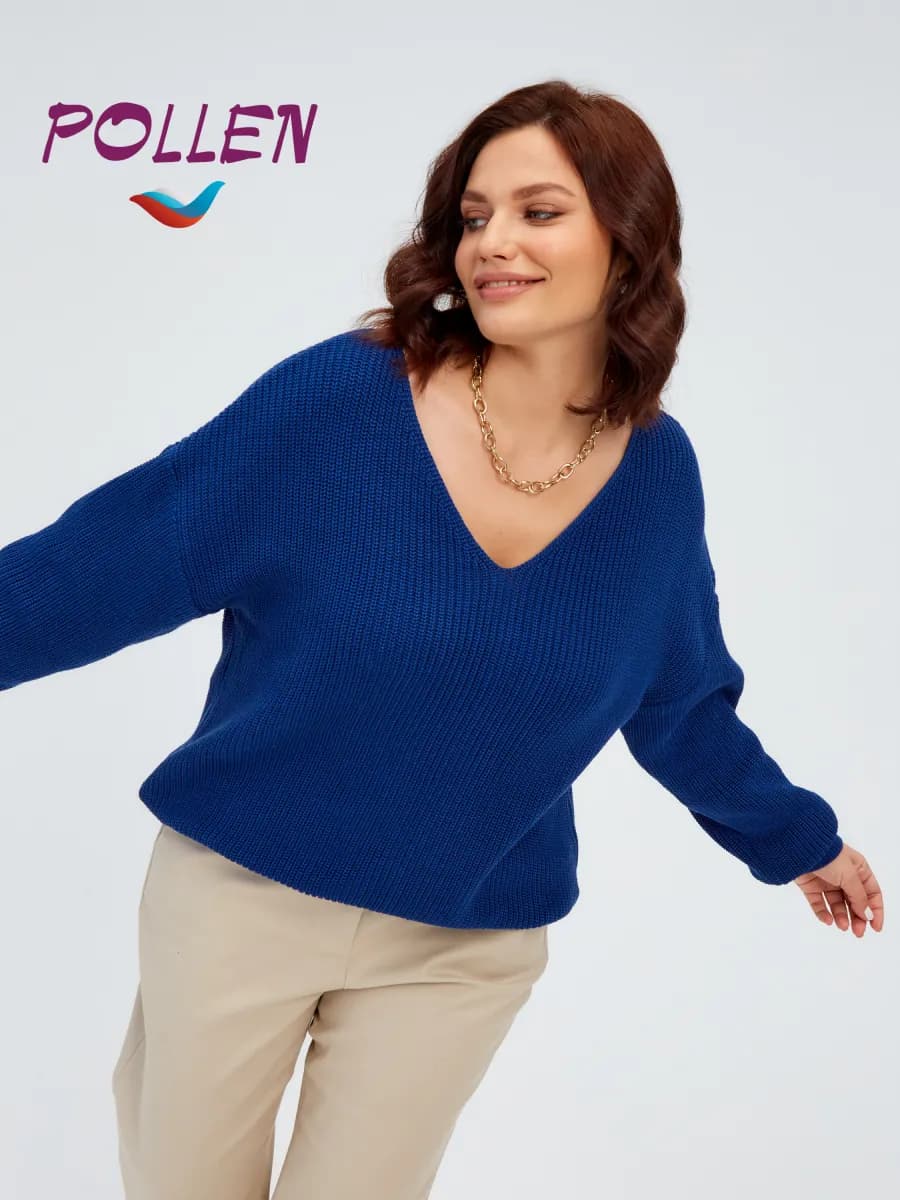 Джемпер оверсайз с вырезом