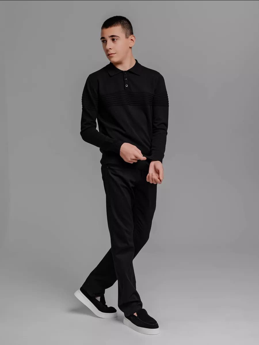 Свитер с воротником