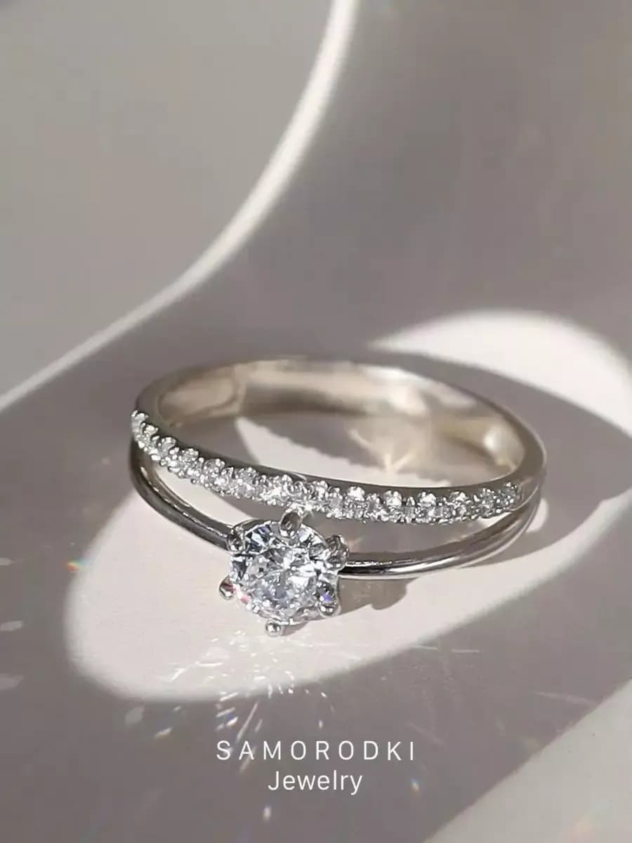 Кольцо серебро 925 с камнем и фианитами