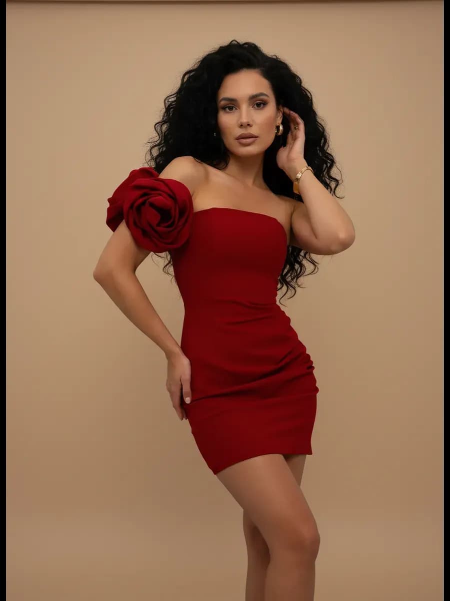 Праздничное вечернее платье мини с объемным цветком