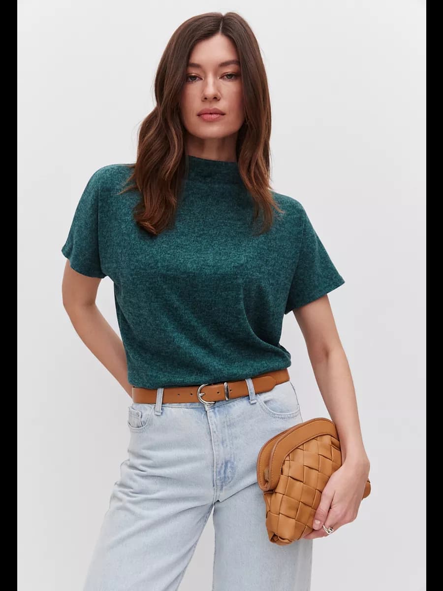 Джемпер тонкий трикотажный с коротким рукавом