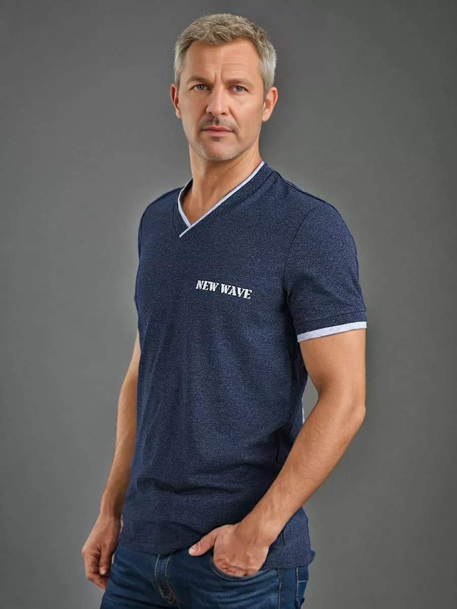 Футболка легкая из хлопка с V-образным вырезом