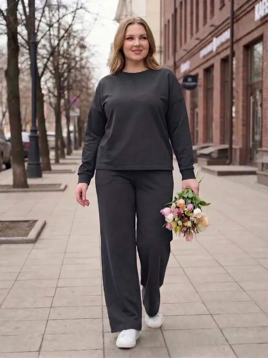 Спортивный костюм оверсайз с широкими брюками