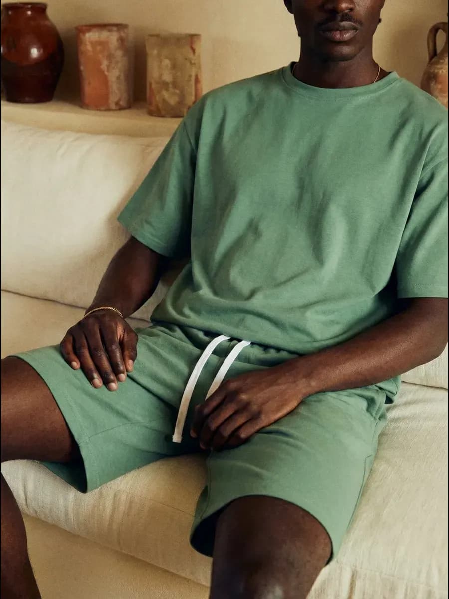 Домашний костюм с шортами и футболкой спортивный