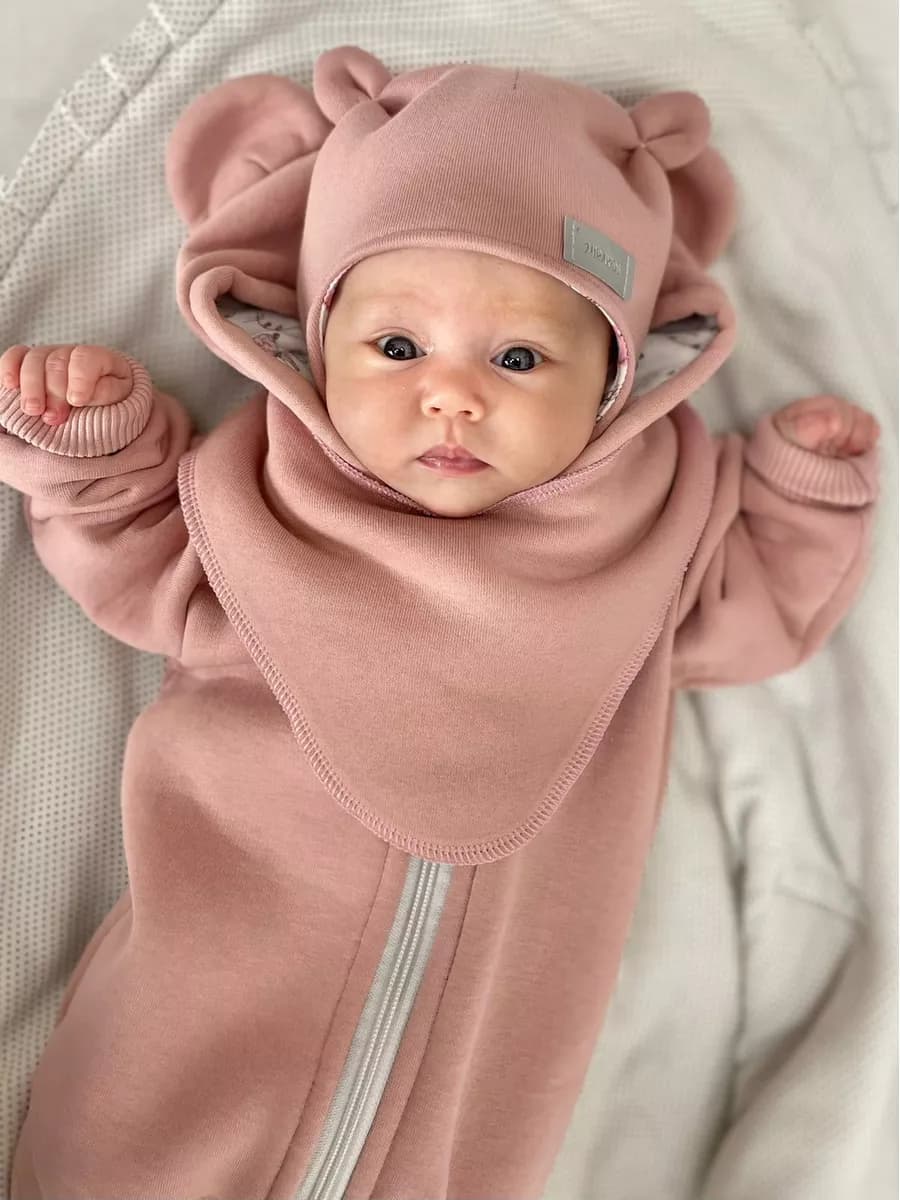 Шапочка для новорожденного с ушками и снудом