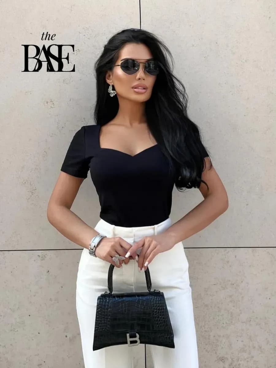 Футболка облегающая с вырезом - фото 1