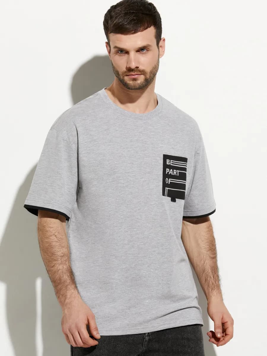 Футболка оверсайз с карманом с принтом больших размеров