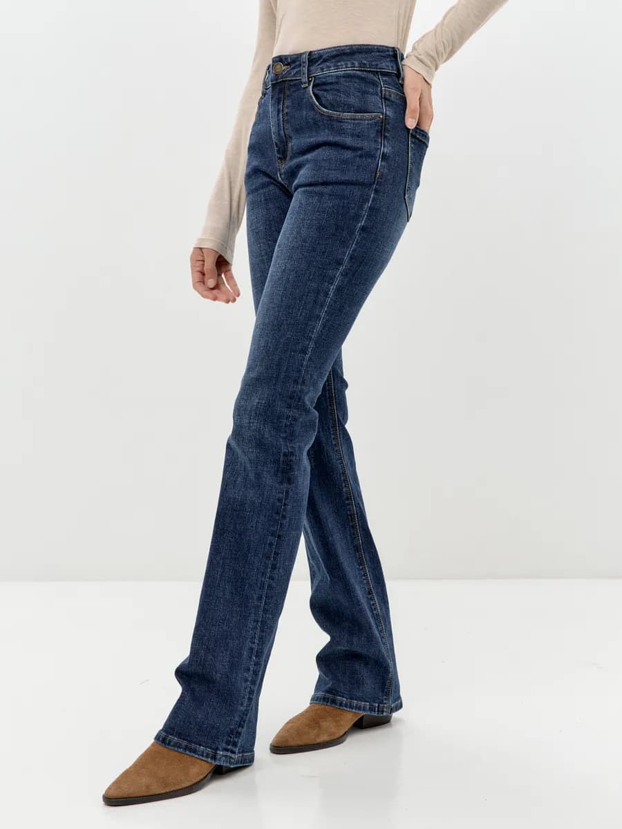 Джинсы клеш от колена с высокой посадкой