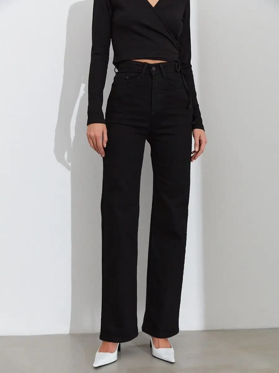 Широкие джинсы