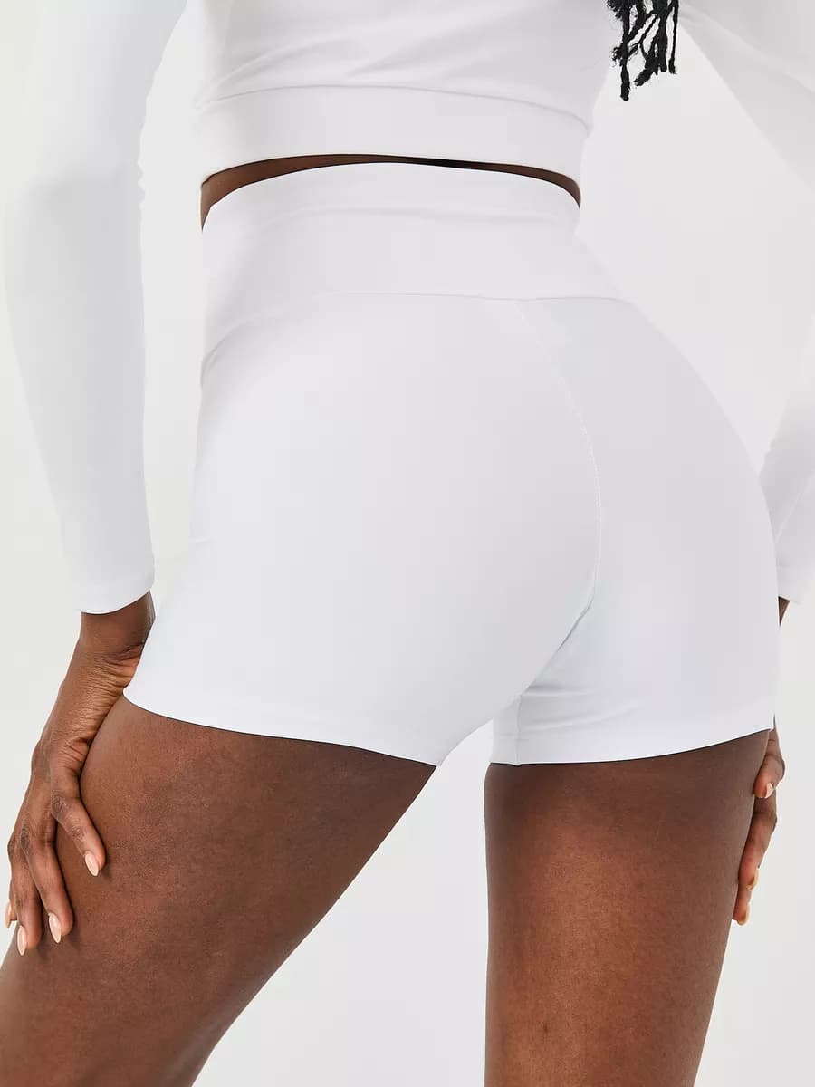 Короткие шорты спортивные