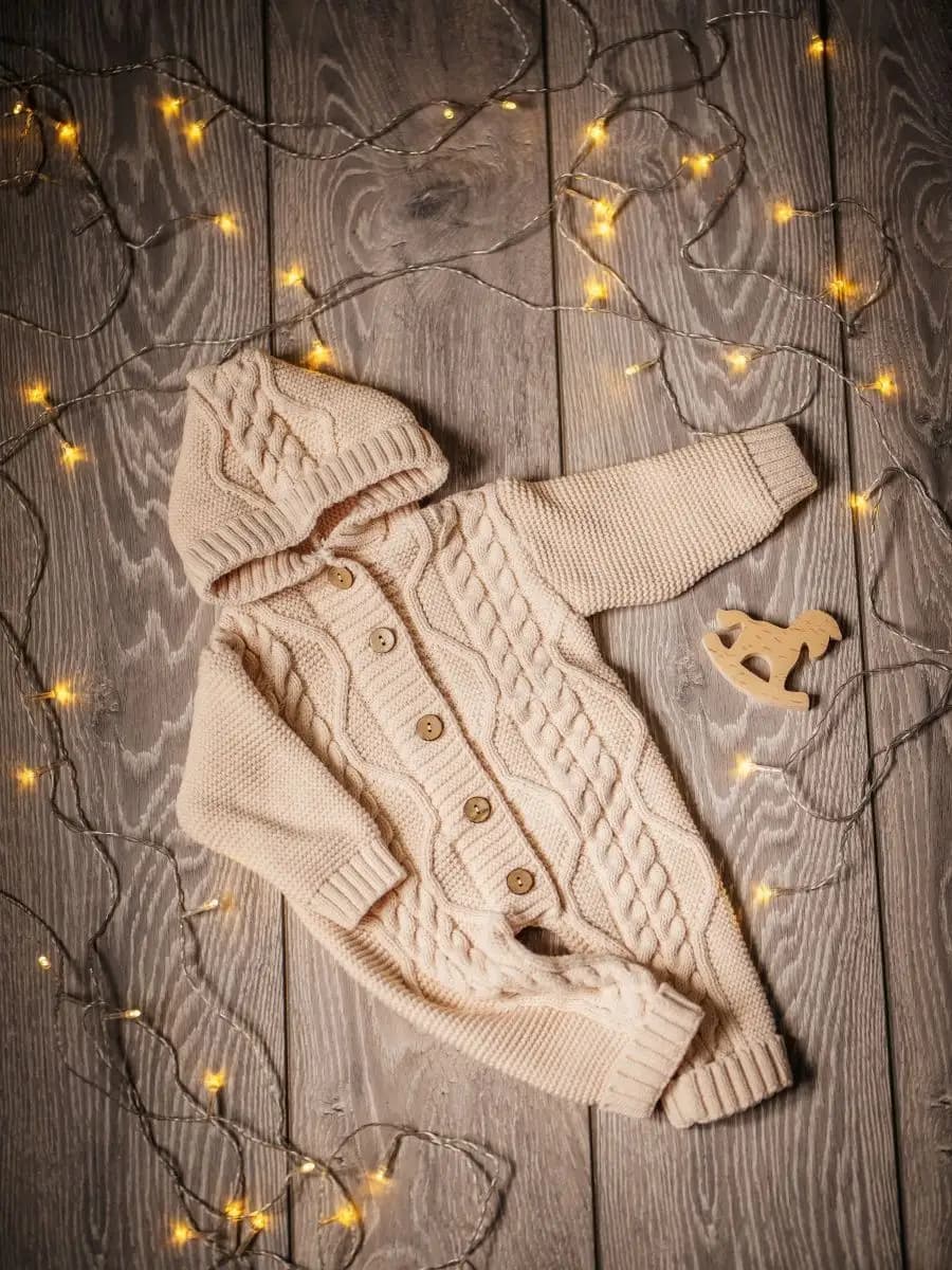 Вязаный комбинезон с капюшоном для новорожденного