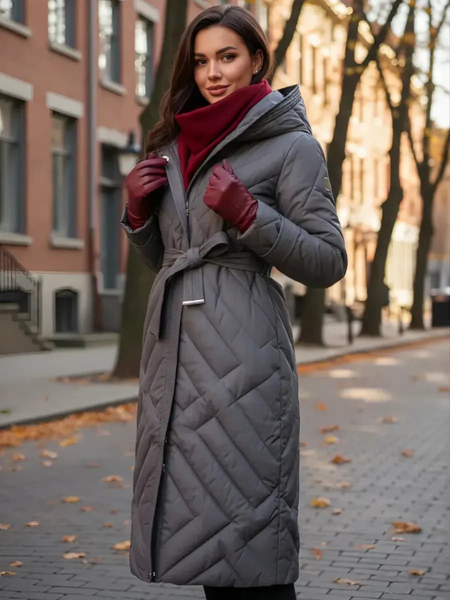 Демисезонное пальто с капюшоном