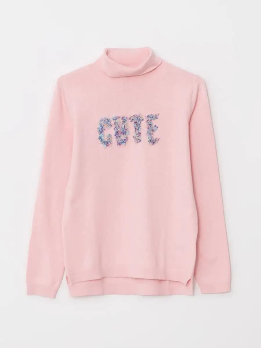 Свитер для девочек с вышивкой и высоким воротом