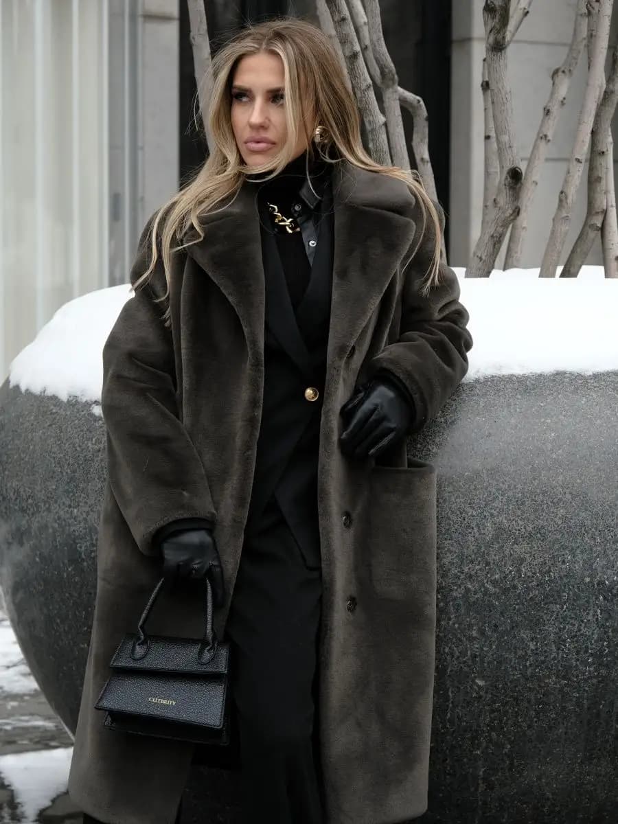 Шуба из экомеха с английским воротником - фото 1