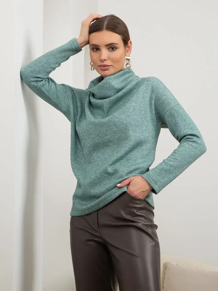 Джемпер свитер с горлом из вязанного трикотажа