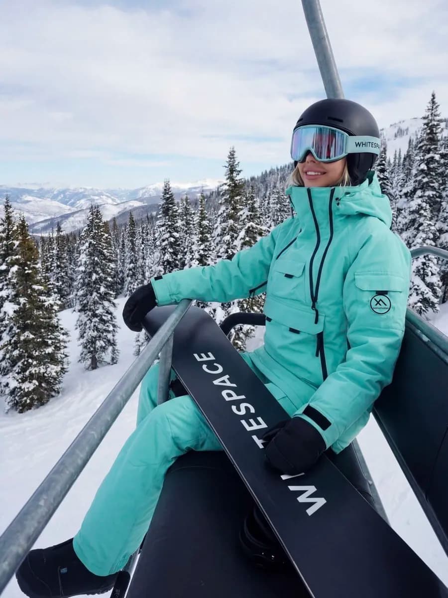 Сноубордический горнолыжный костюм с анораком