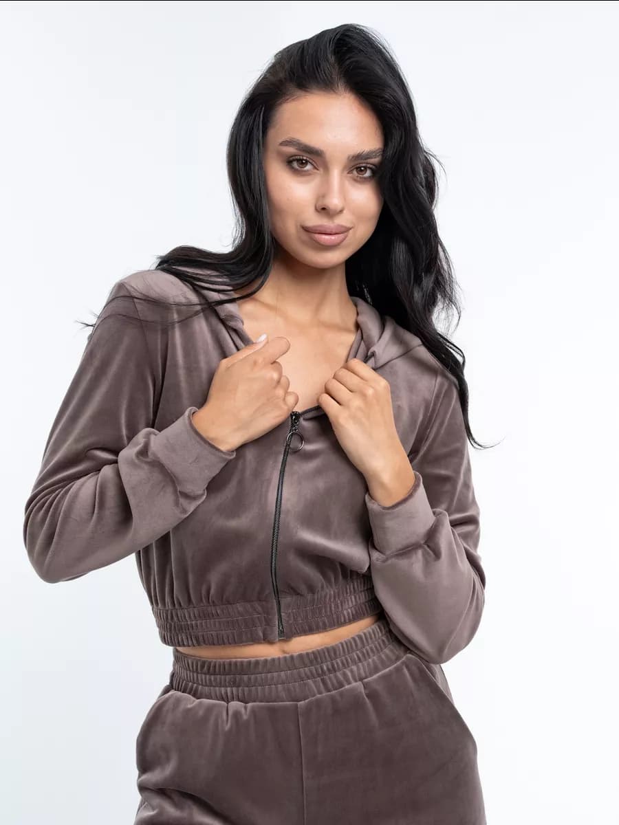 Спортивный велюровый костюм