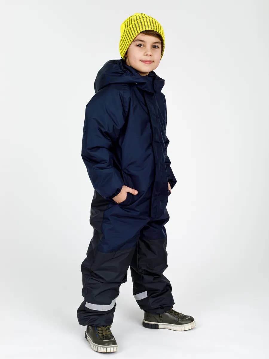 Зимний комбинезон с капюшоном