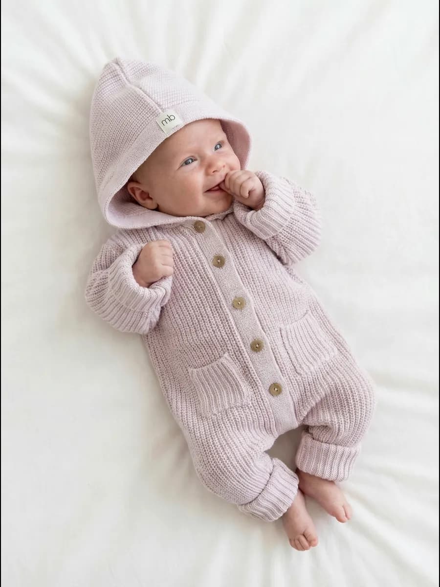 Комбинезон для новорожденного вязаный с капюшоном на выписку