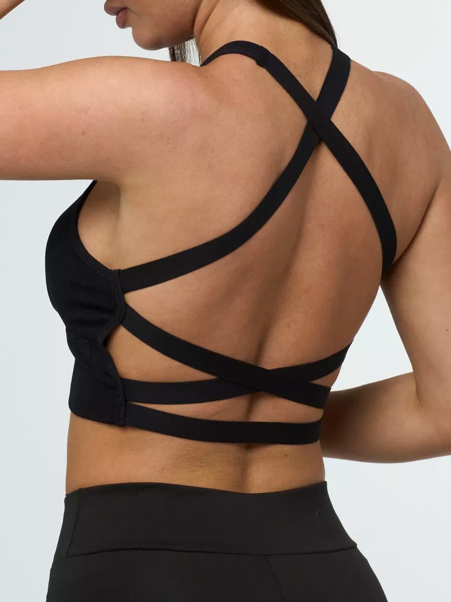 Топ короткий с чашками кроп топ