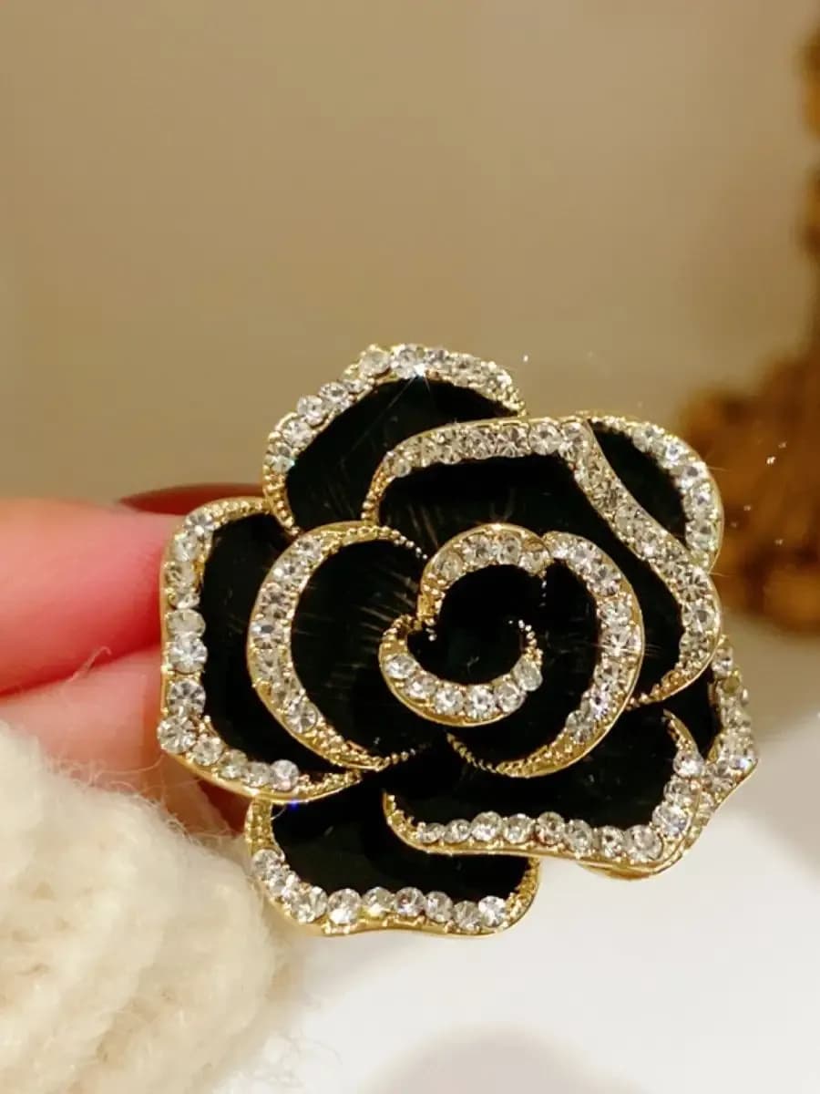 Брошь женская подарок на 8 марта