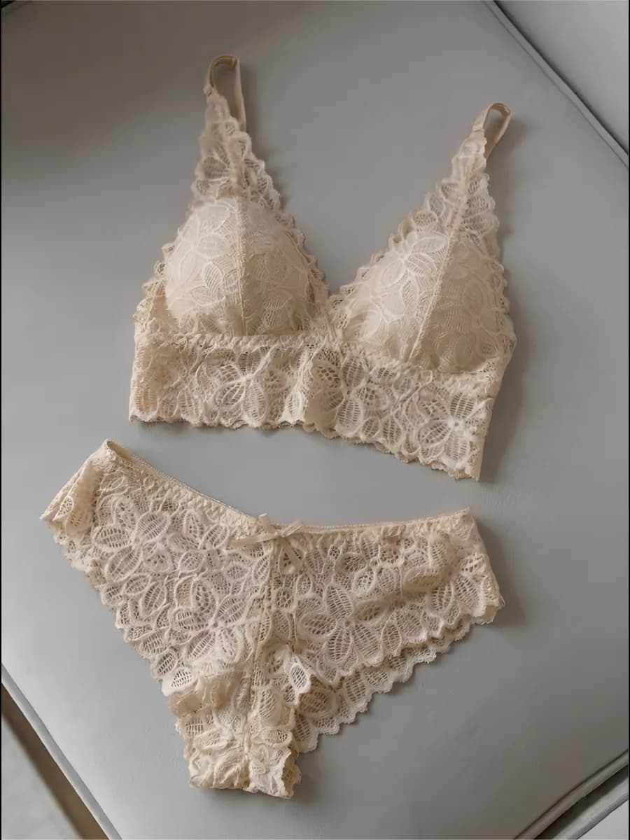 Комплект нижнего белья кружевной с трусами - фото 1