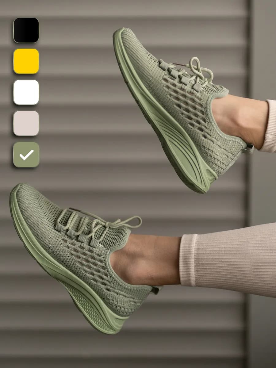 Кроссовки спортивные