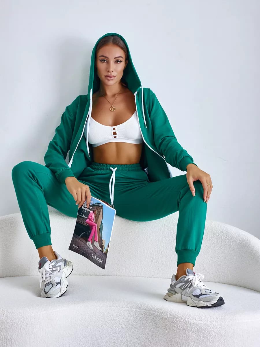 Спортивный костюм на молнии