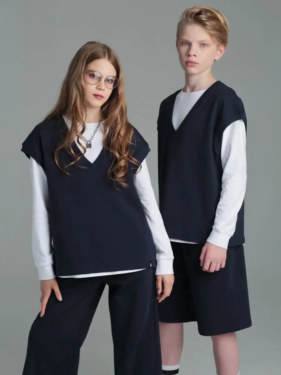 Жилет школьный из трикотажа оверсайз