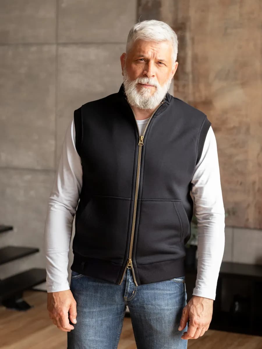 Жилетка утепленная трикотажная с начесом и карманами