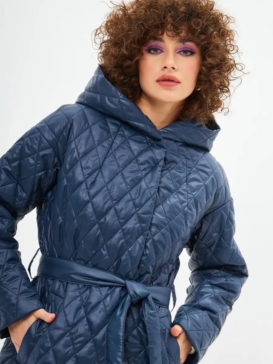Демисезонное длинное пальто стеганое с капюшоном