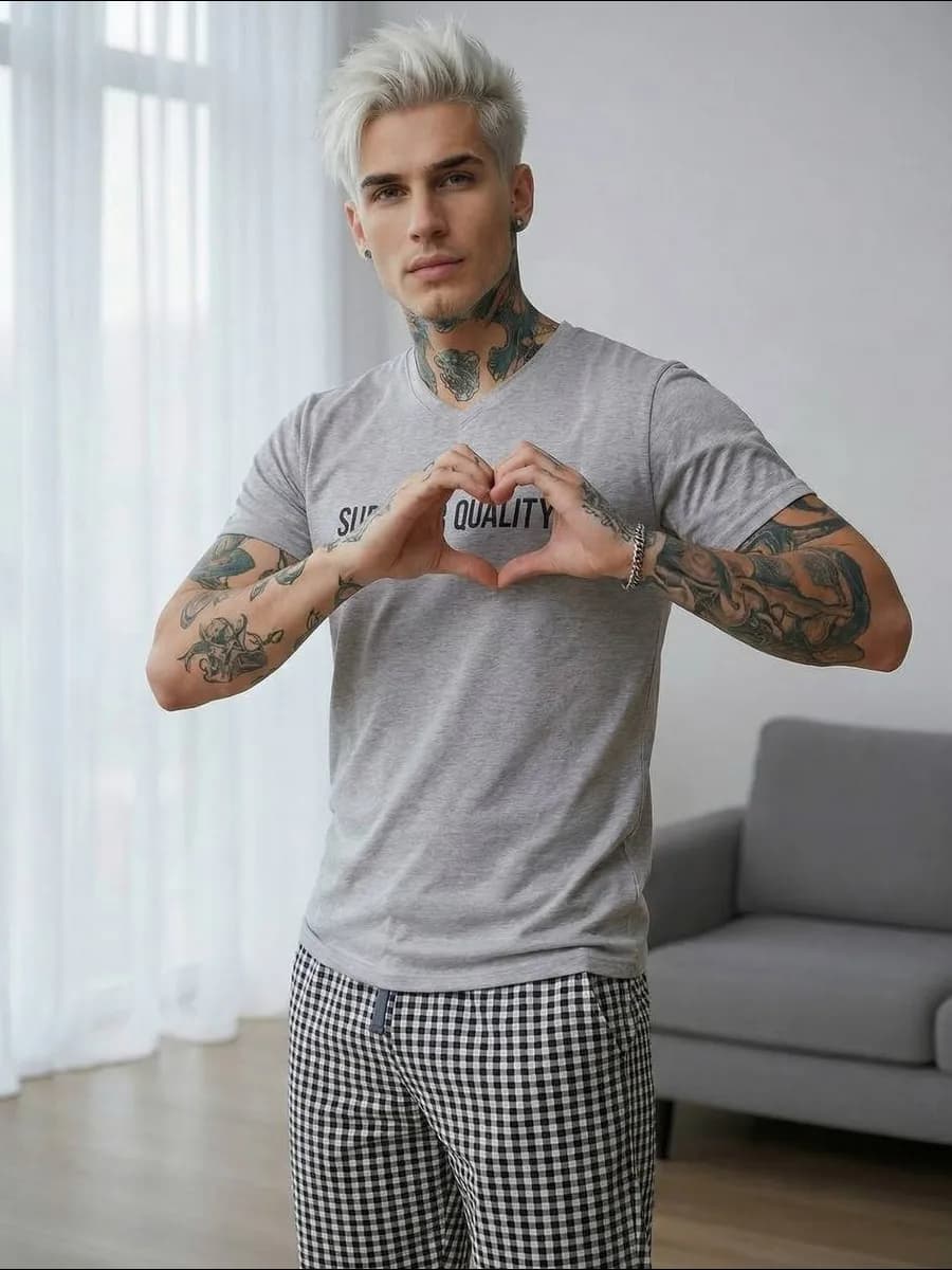 Домашний костюм с шортами и футболкой в подарок на новый год