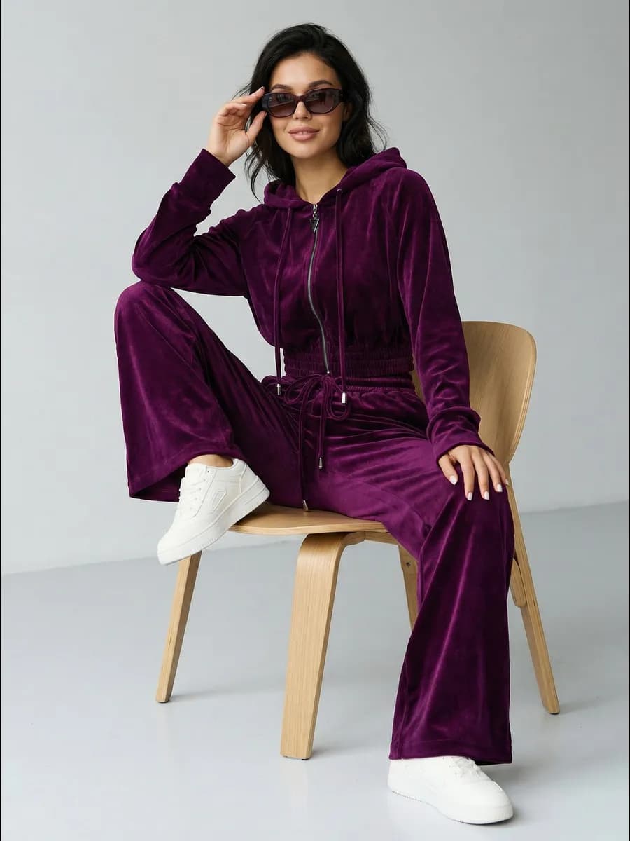 Велюровый костюм брючный спортивный