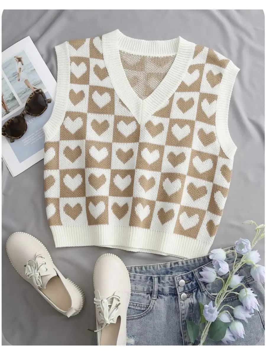 Жилетка школьная осенняя для девочек с сердечками