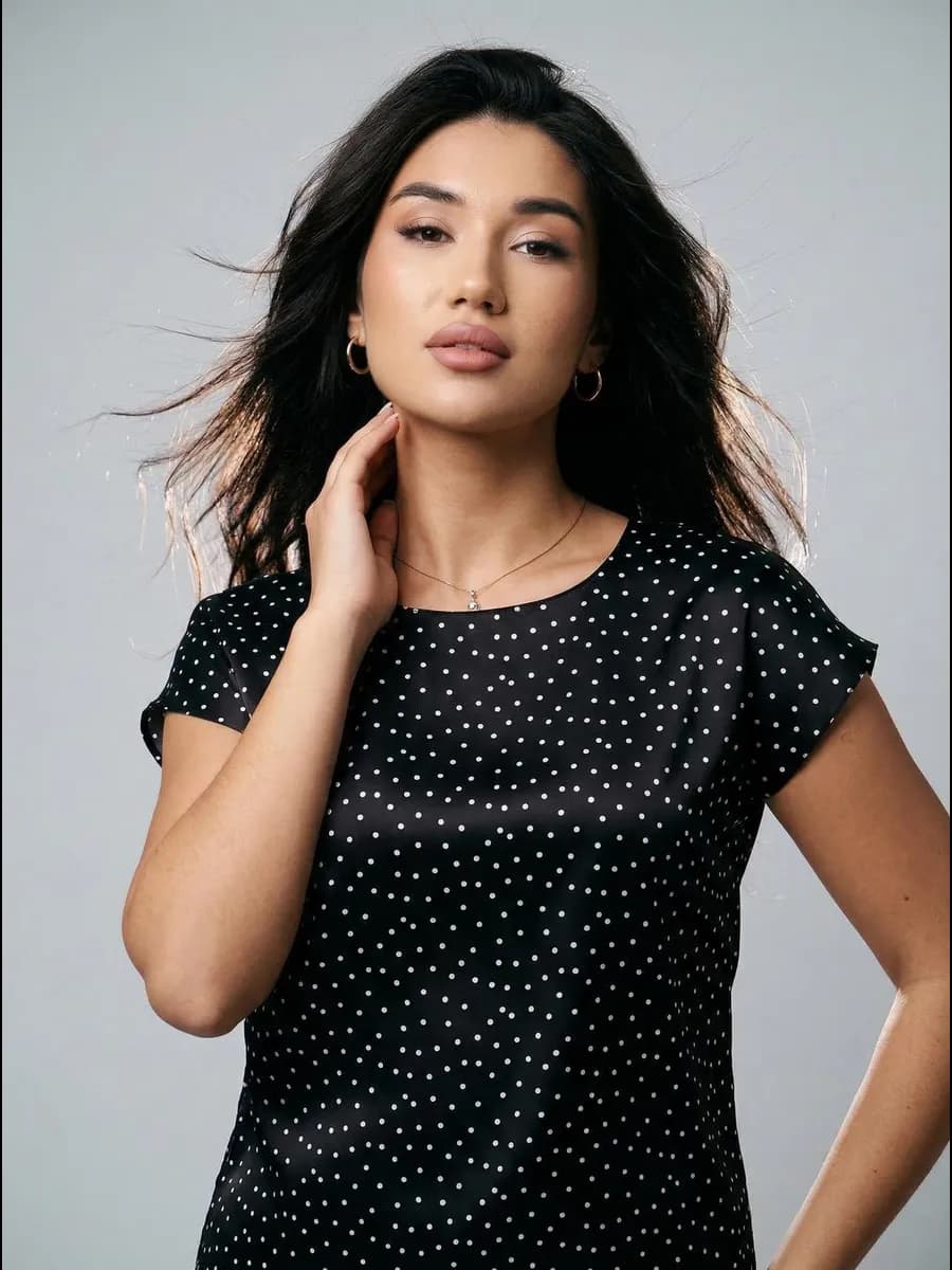 Блузка больших размеров с коротким рукавом праздничная