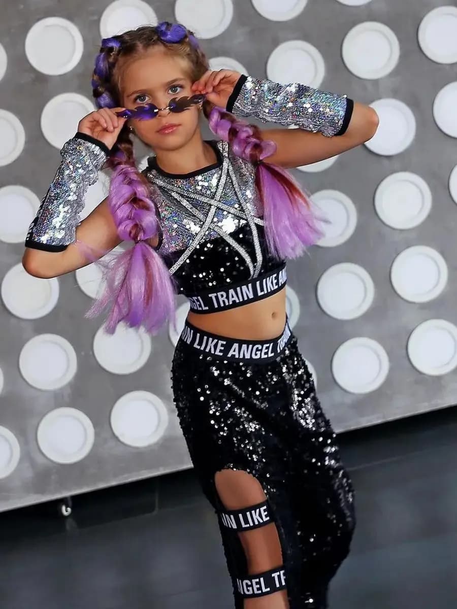 Костюм спортивный нарядный - фото 1