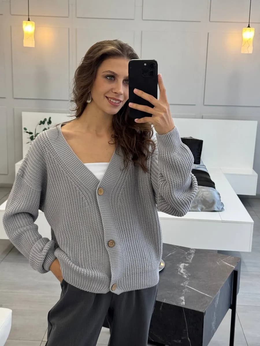 Кардиган вязанный укороченный весенний на пуговицах