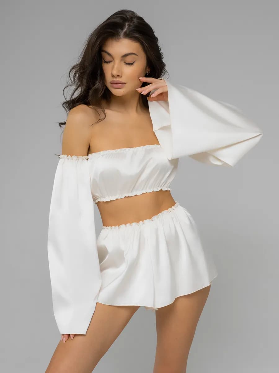 Пижама с шортами и топом шелковая