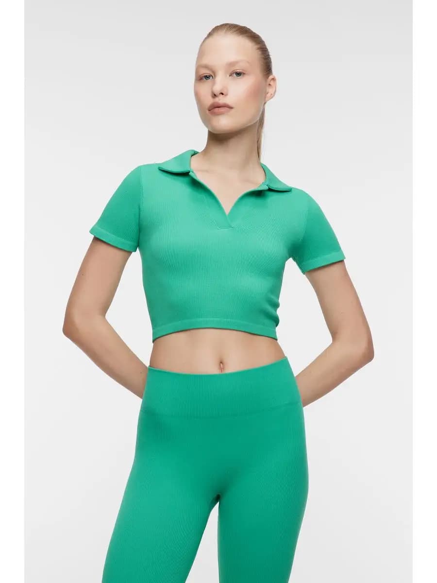 Футболка-поло спортивная укороченная в рубчик - фото 1
