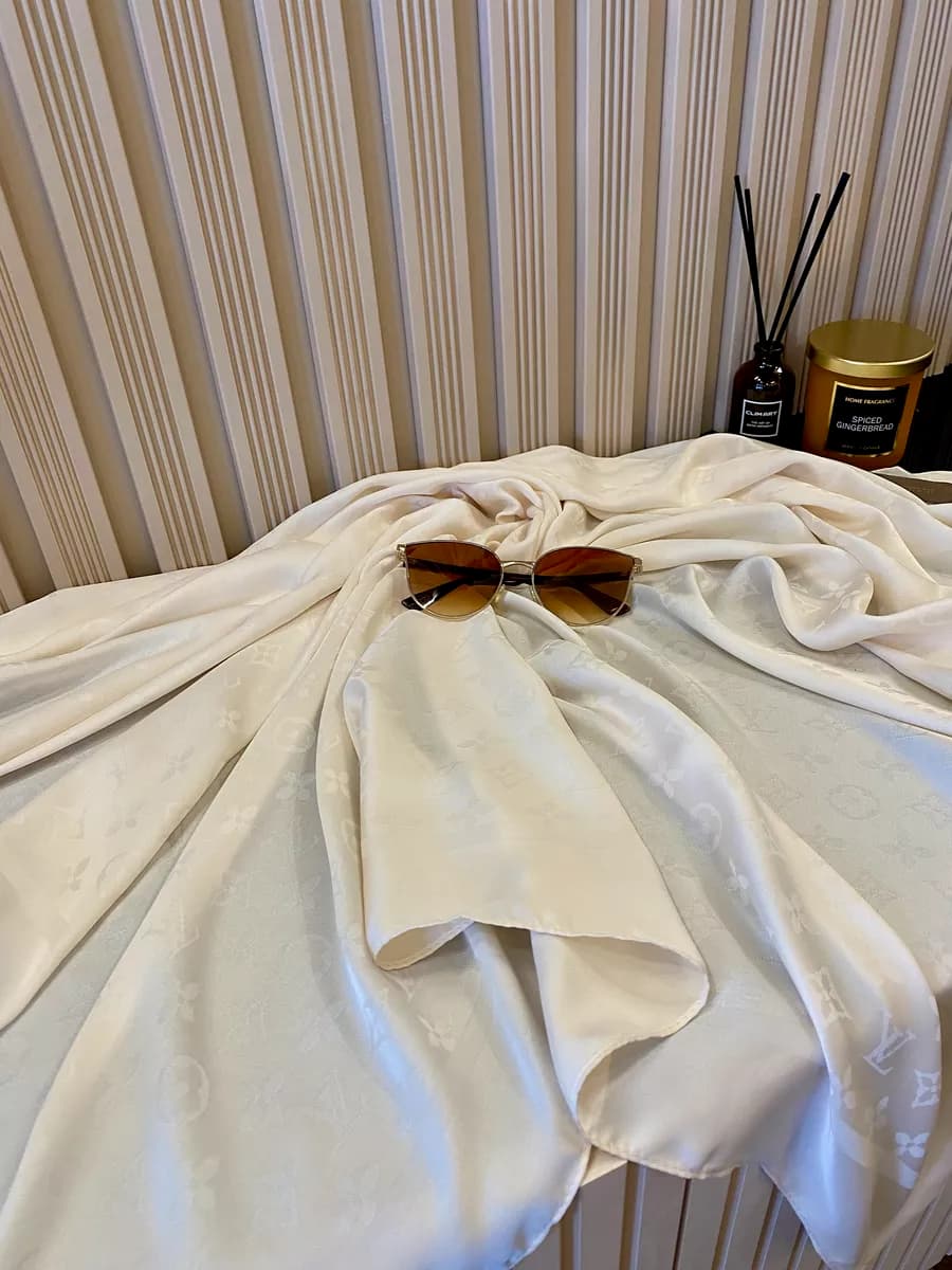 Платок шелковый LV Луи Louis Vuitton ЛВ CD Dior