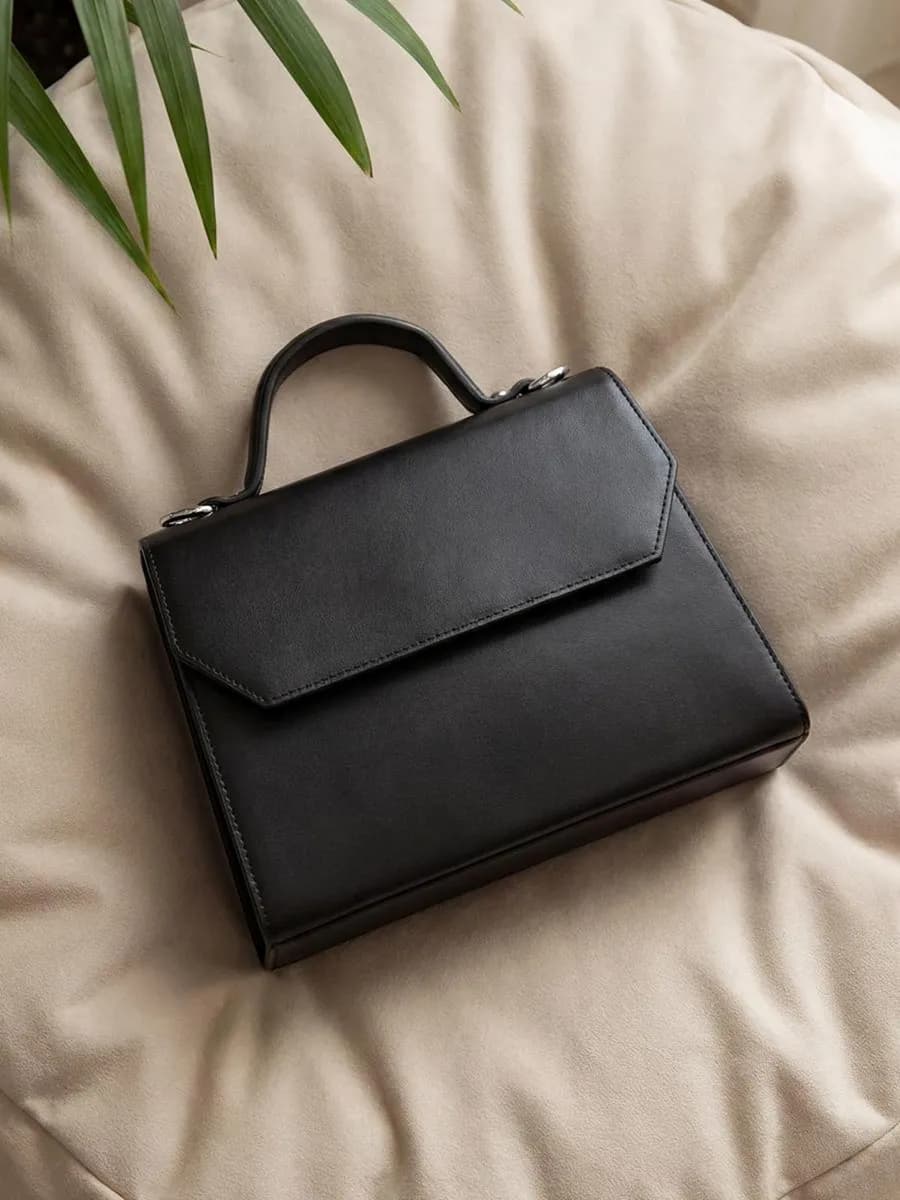 Сумка тоут черная средняя а5