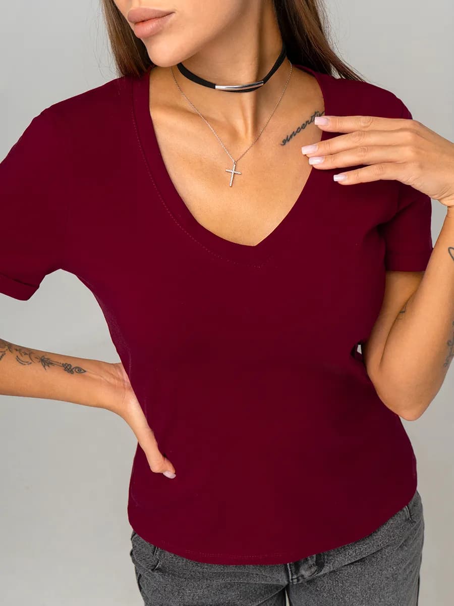 Футболка базовая с v вырезом однотонная хлопковая