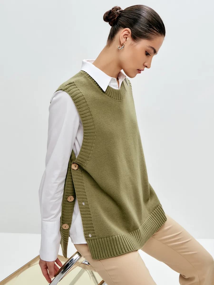 Жилетка вязаная на пуговицах удлиненная